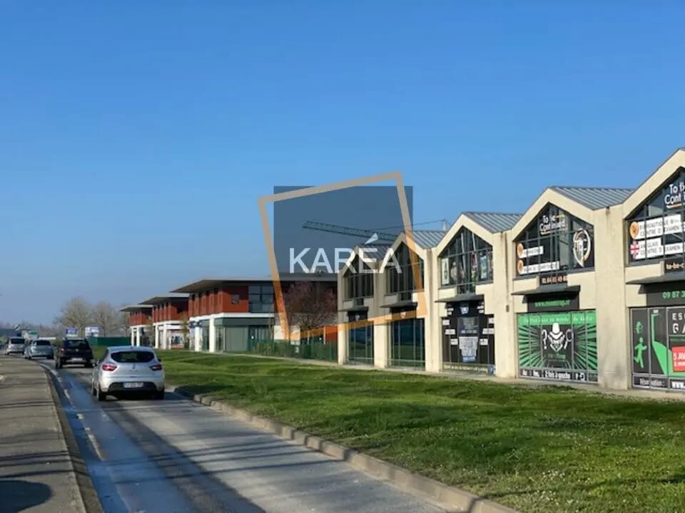 Location Commerce 306 m² - Photo 1
