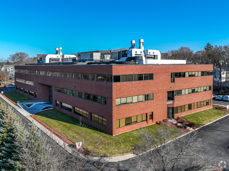 100 Beaver St, Waltham, MA for rent - Primary Photo - Image 1 of 5