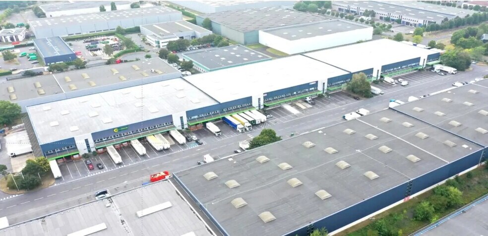 Office in Herblay-sur-Seine to rent - Building Photo - Image 3 of 6