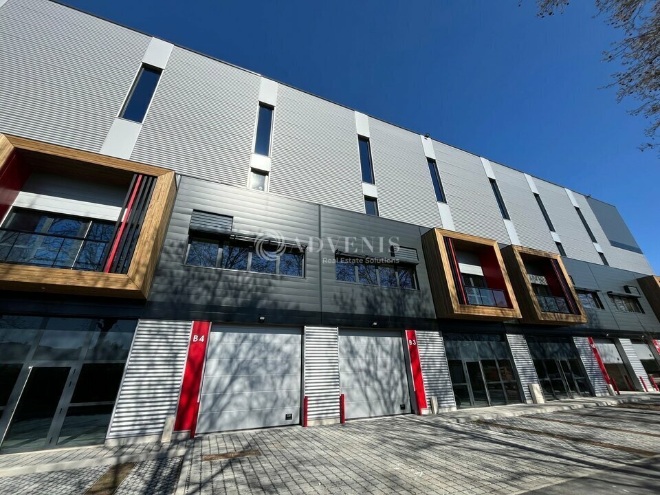 Light Industrial in Bobigny to rent Building Photo- Image 1 of 12
