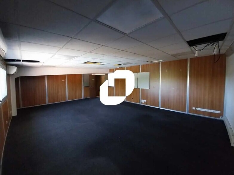 Light Industrial in Montpellier to rent - Interior Photo - Image 3 of 13