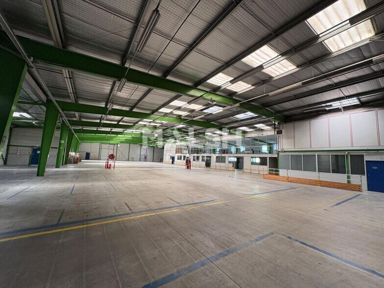 Industrial in Brignais for sale - Interior Photo - Image 2 of 3