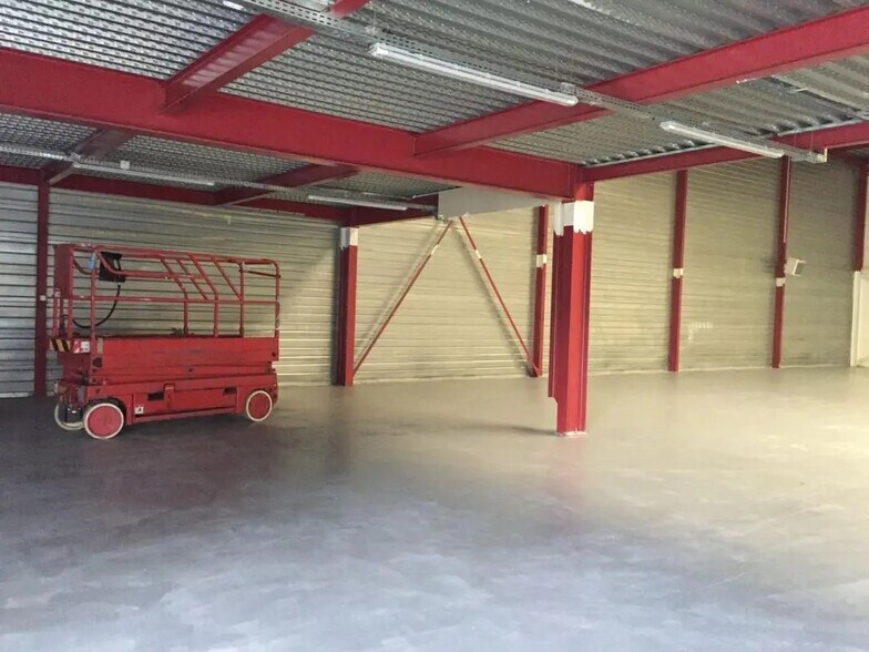 Industrial in Créteil to rent - Interior Photo - Image 3 of 13