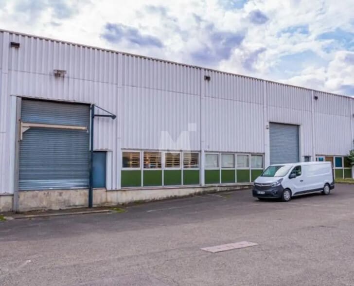 Light Industrial in Bondoufle to rent - Building Photo - Image 2 of 6