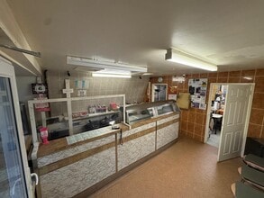 21 Heol-Cae-Gurwen, Gwaun Cae Gurwen to rent Interior Photo- Image 1 of 5