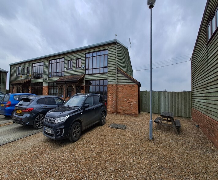 3 The Willows, Milton Keynes for rent - Building Photo - Image 1 of 1