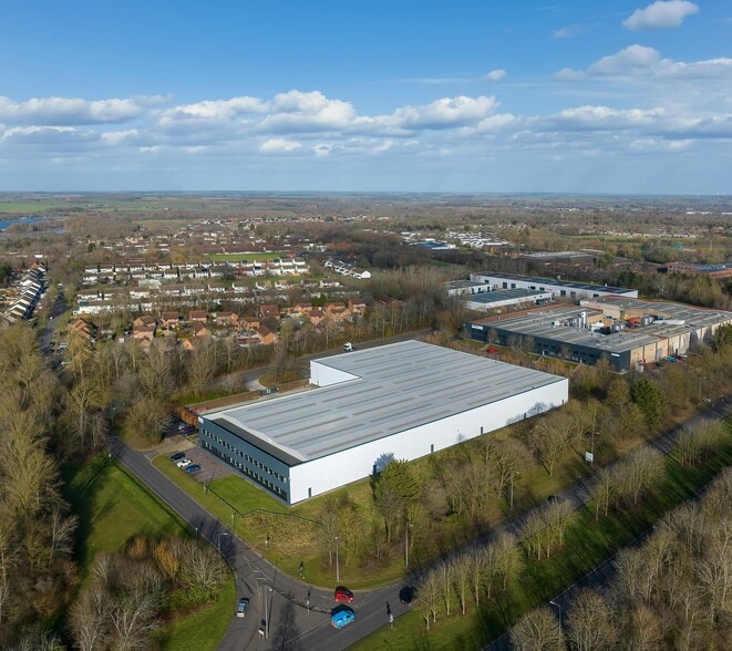 73 Mercers Dr, Milton Keynes to rent - Building Photo - Image 2 of 4