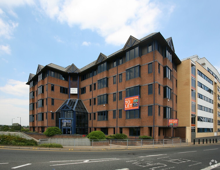 166 College Rd, Harrow to rent - Building Photo - Image 2 of 25