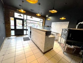 10 Acre St, Huddersfield to rent Interior Photo- Image 1 of 4