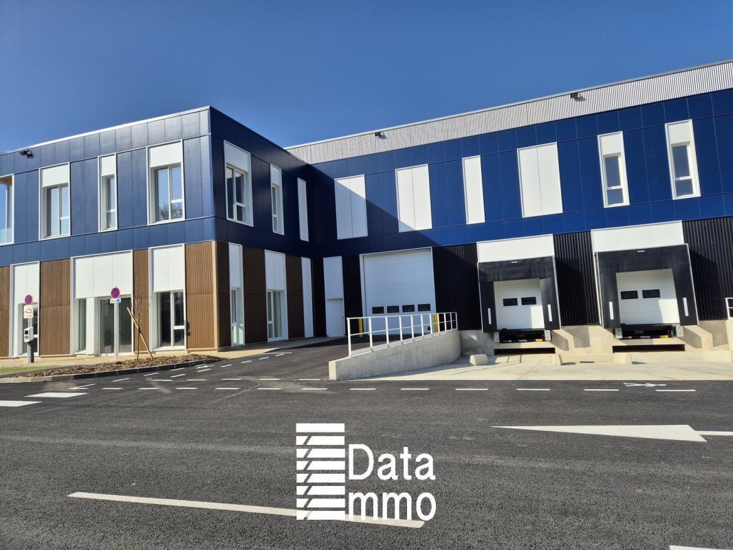 Industrial in Moissy-Cramayel to rent Building Photo- Image 1 of 11