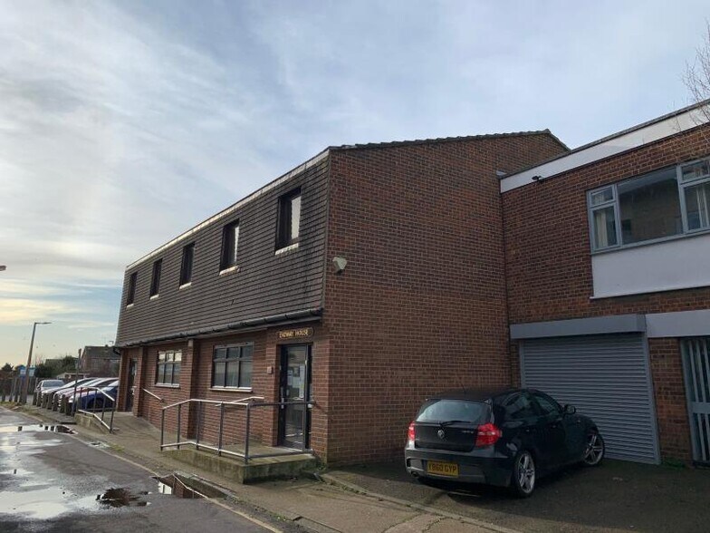 Endway, Benfleet for sale - Primary Photo - Image 1 of 1