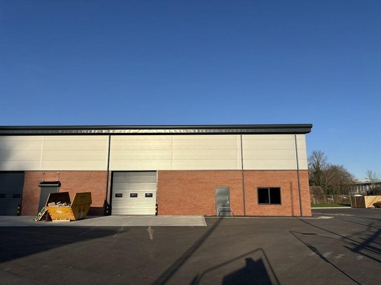 Sperry Way, Stonehouse to rent - Building Photo - Image 3 of 11