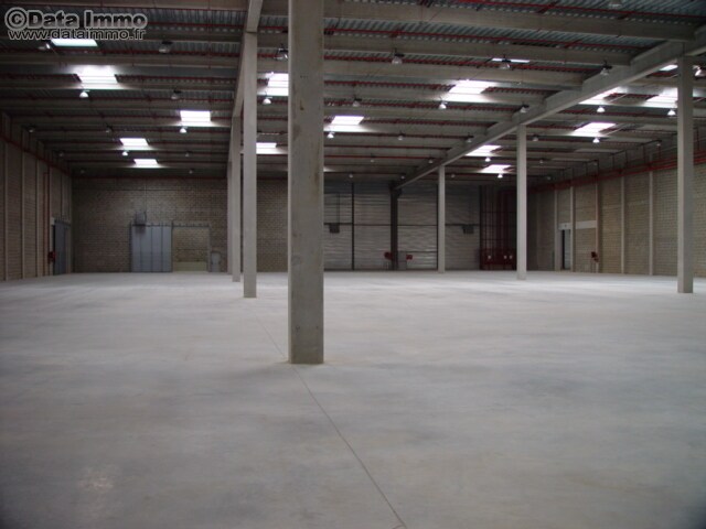 Industrial in Brétigny-sur-Orge to rent - Building Photo - Image 2 of 9