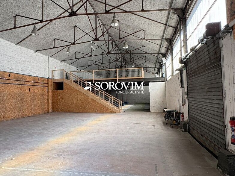 Light Industrial in Lyon to rent - Building Photo - Image 3 of 13