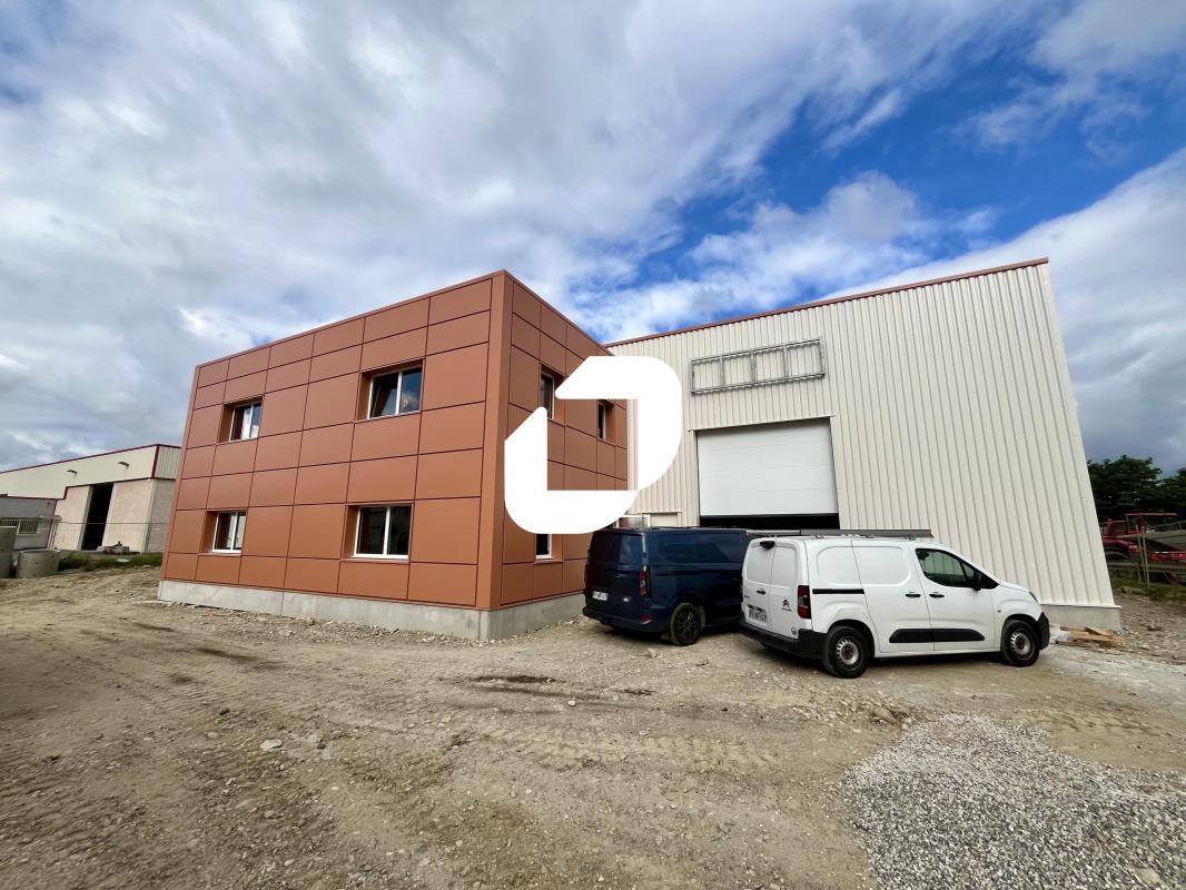 Light Industrial in Chassieu to rent Building Photo- Image 1 of 6