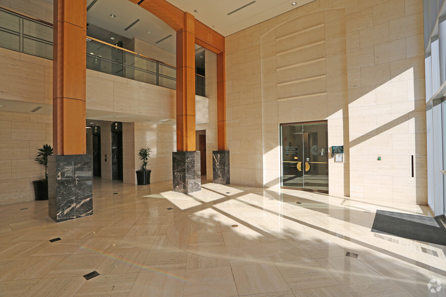 1500 Urban Center Dr, Vestavia Hills, AL for rent - Lobby - Image 3 of 3