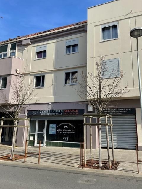 Retail in Moissy-Cramayel to rent Building Photo- Image 1 of 4