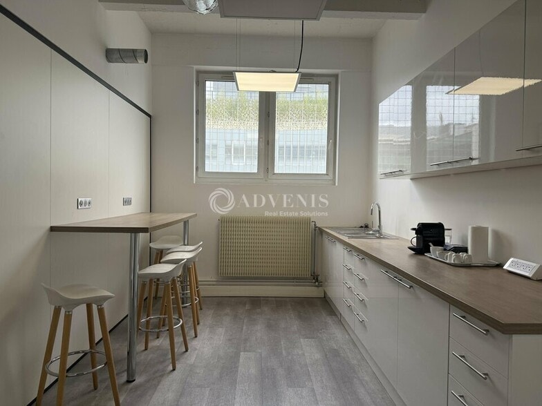 74 Rue Jean Bleuzen, Vanves to rent - Interior Photo - Image 3 of 11