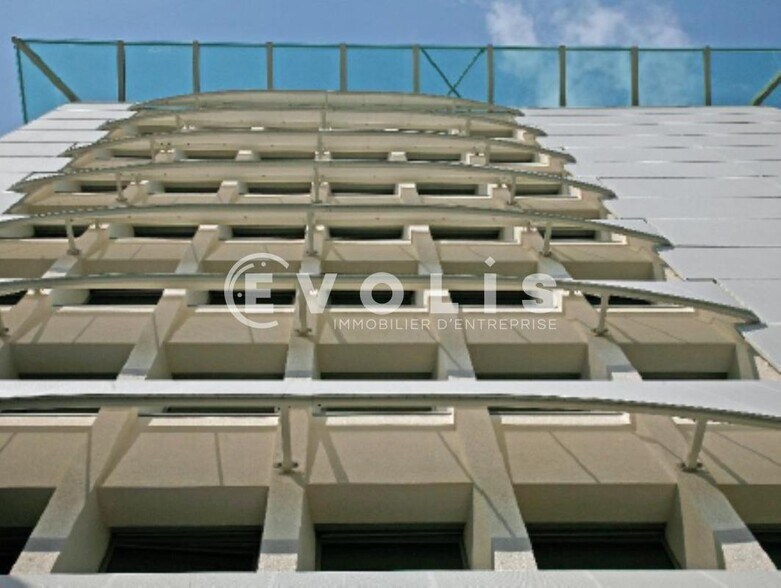 11 Avenue Morane Saulnier, Vélizy-Villacoublay to rent - Building Photo - Image 3 of 6