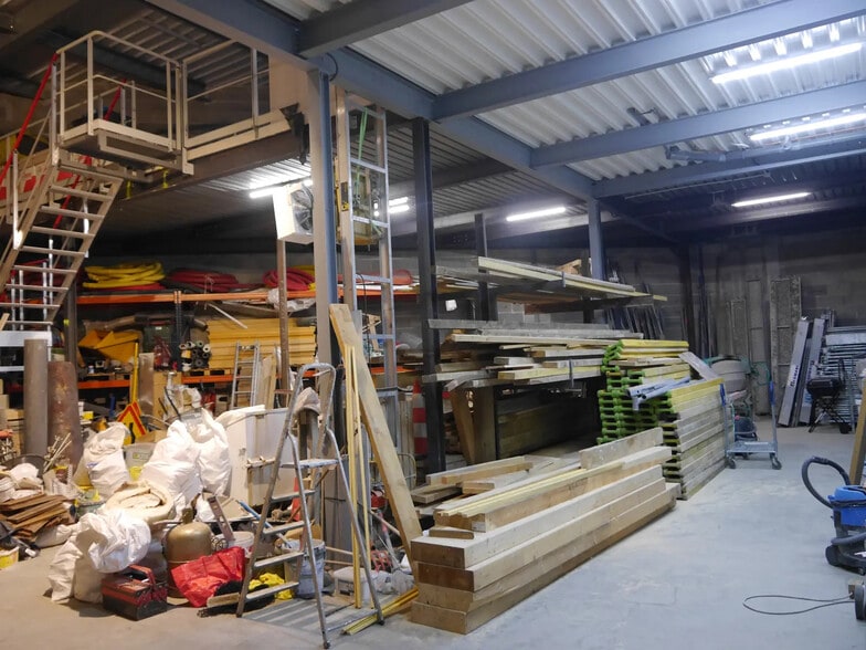 20 Place Marcel Rebuffat, Villejust to rent - Interior Photo - Image 3 of 11