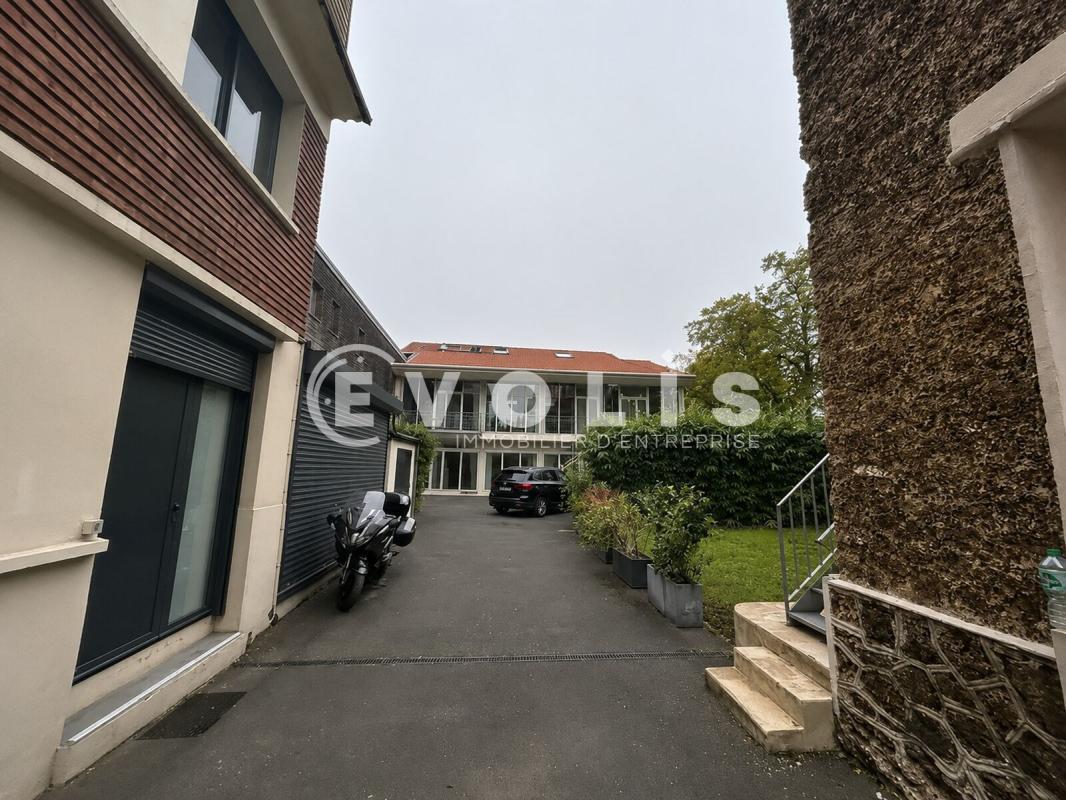 Office in Ivry-sur-Seine for sale Building Photo- Image 1 of 17