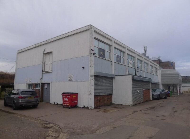 Unit 7 London Road Industrial Estate, Baldock to rent - Primary Photo - Image 1 of 1
