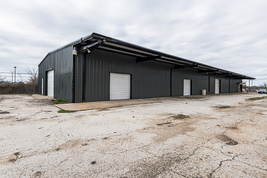 704 W University Ave, Georgetown, TX for rent - Building Photo - Image 1 of 27