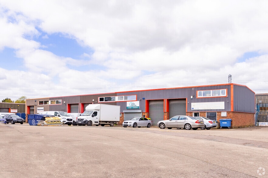 Unit 16 Ariane, Lichfield Road Industrial Estate, Tamworth to rent - Building Photo - Image 2 of 8