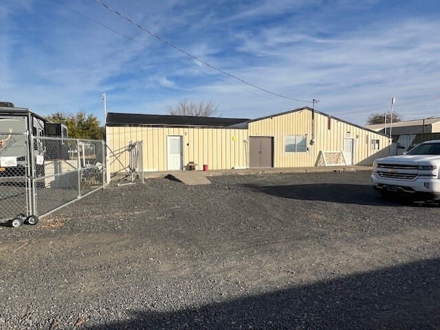 30917 Follett Ln, Hermiston, OR for rent - Building Photo - Image 3 of 3