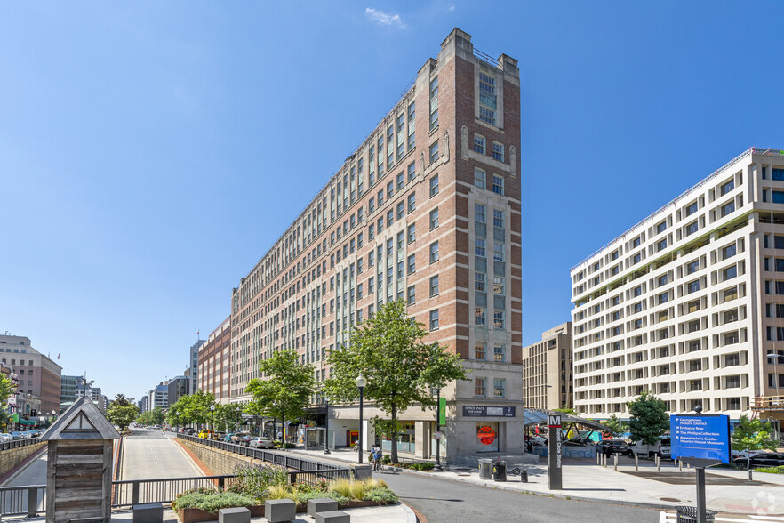 1350 Connecticut Ave NW, Washington, DC for rent - Building Photo - Image 2 of 12