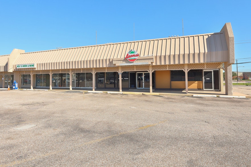 1001-1023 S Broadway St, La Porte, TX for rent - Building Photo - Image 1 of 8