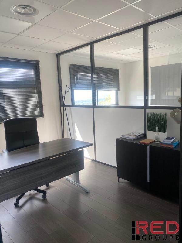 Office in La Ciotat to rent Interior Photo- Image 1 of 6