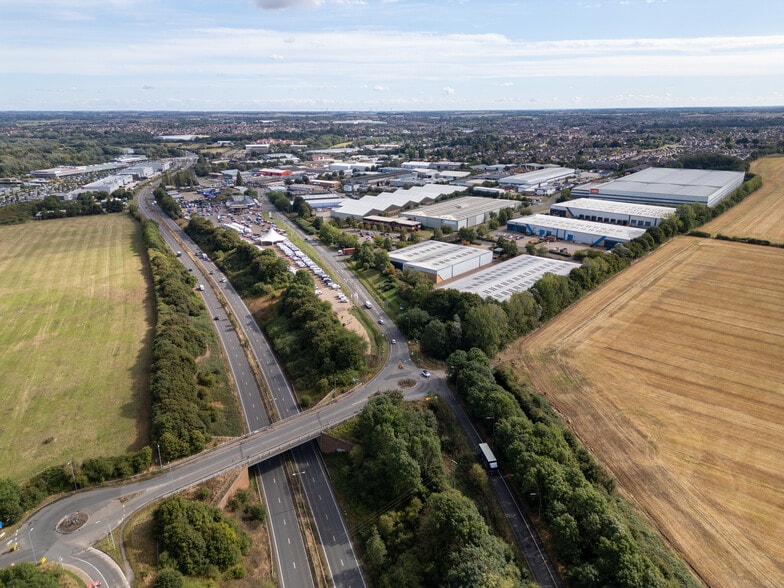 Shipton Way, Rushden to rent - Building Photo - Image 2 of 11