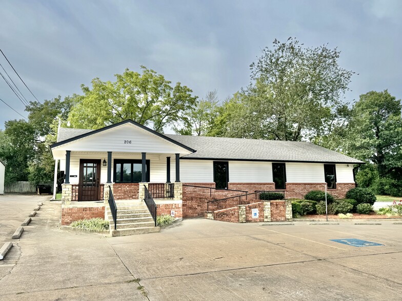 206 E Downing St, Tahlequah, OK for sale - Building Photo - Image 1 of 59