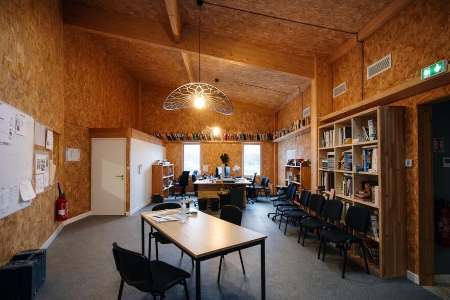 Light Industrial in Saint-Orens-de-Gameville for sale - Interior Photo - Image 3 of 4