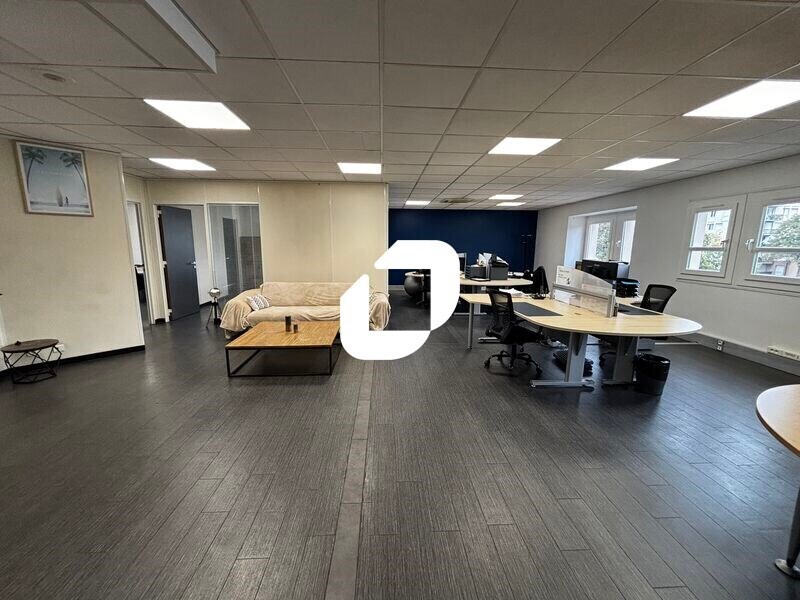Office in Ris-Orangis to rent Interior Photo- Image 1 of 12