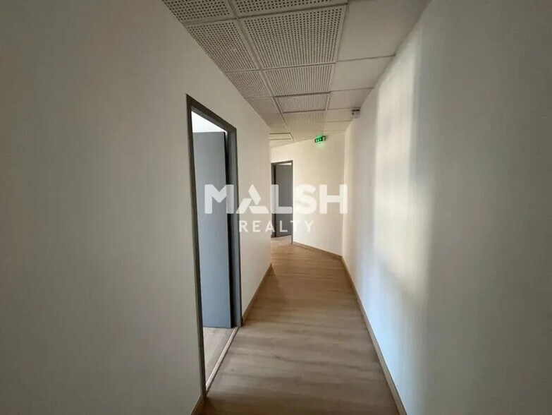 Office in Tassin-la-Demi-Lune to rent - Interior Photo - Image 3 of 11