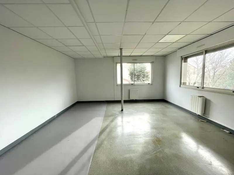 Location Bureaux 74 m² - Photo 1