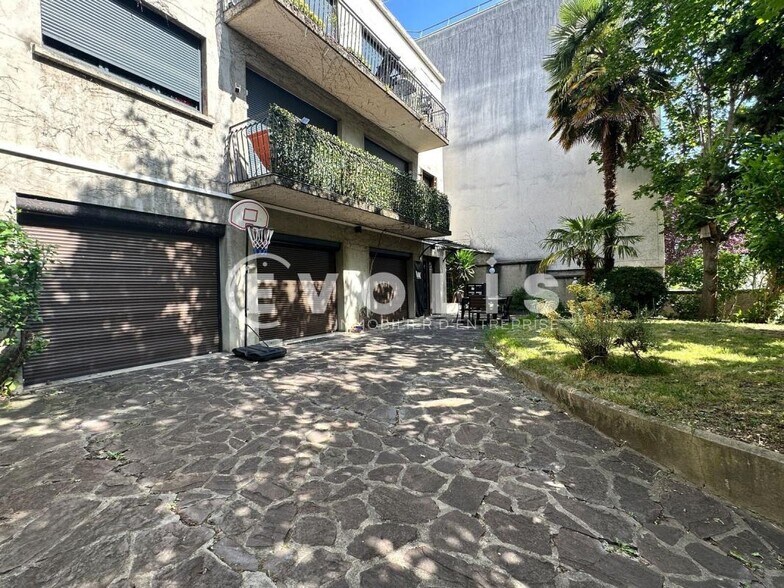 Industrial in Suresnes to rent - Building Photo - Image 2 of 18