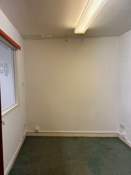 16-18 Finkle St, Workington for rent - Interior Photo - Image 3 of 5