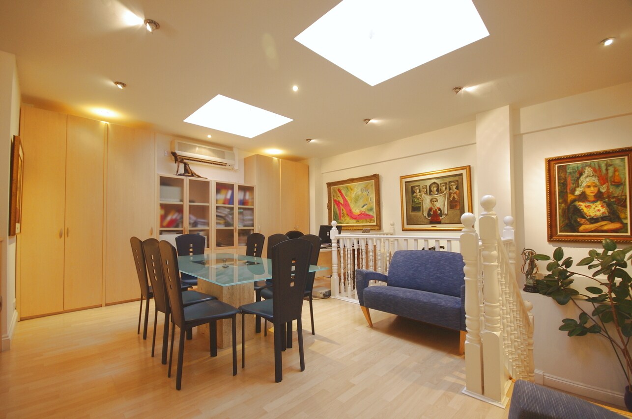 10 Breasy Pl, London for sale Interior Photo- Image 1 of 1