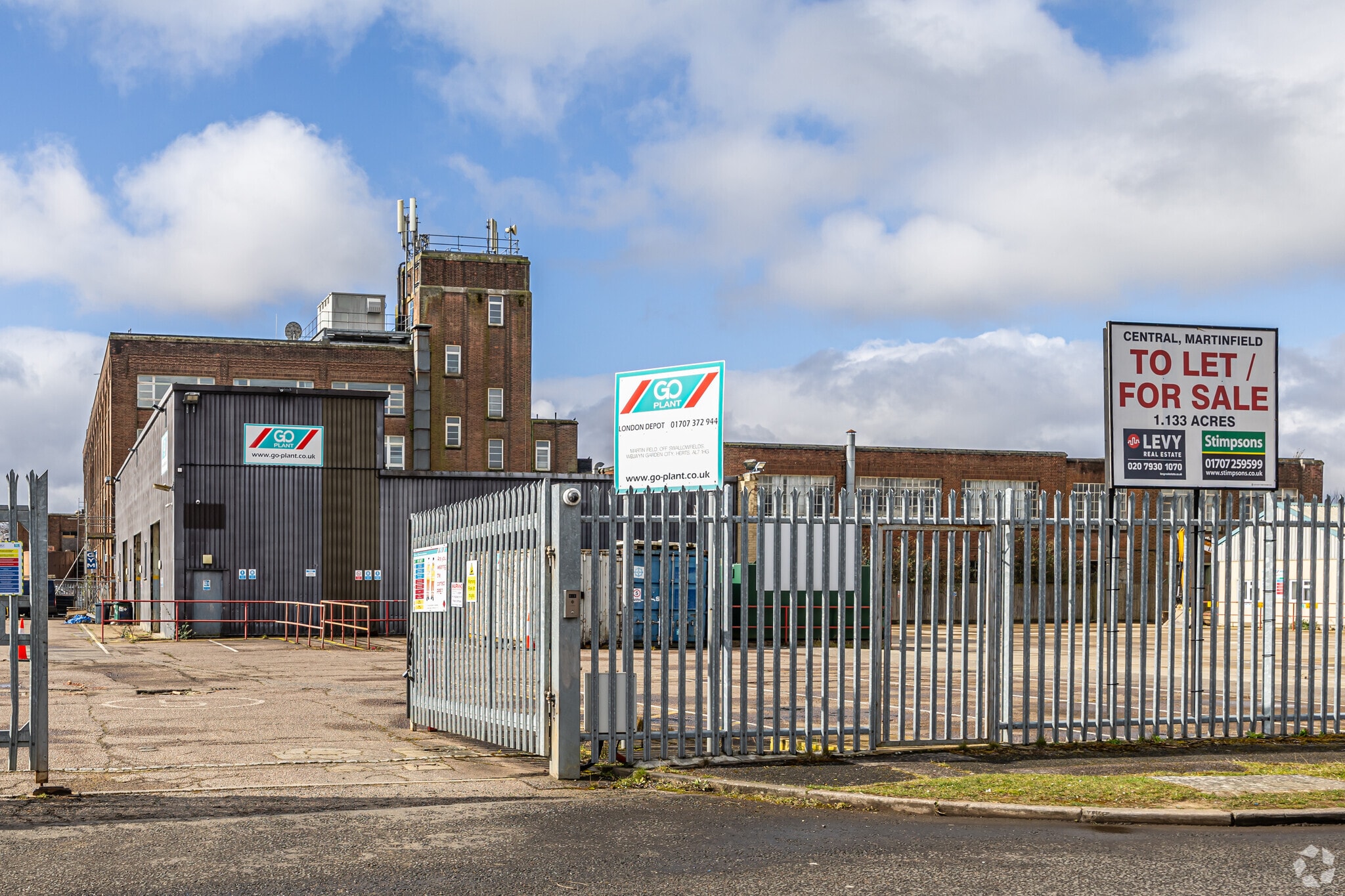 Central Martinfield, Welwyn Garden City for sale Primary Photo- Image 1 of 1