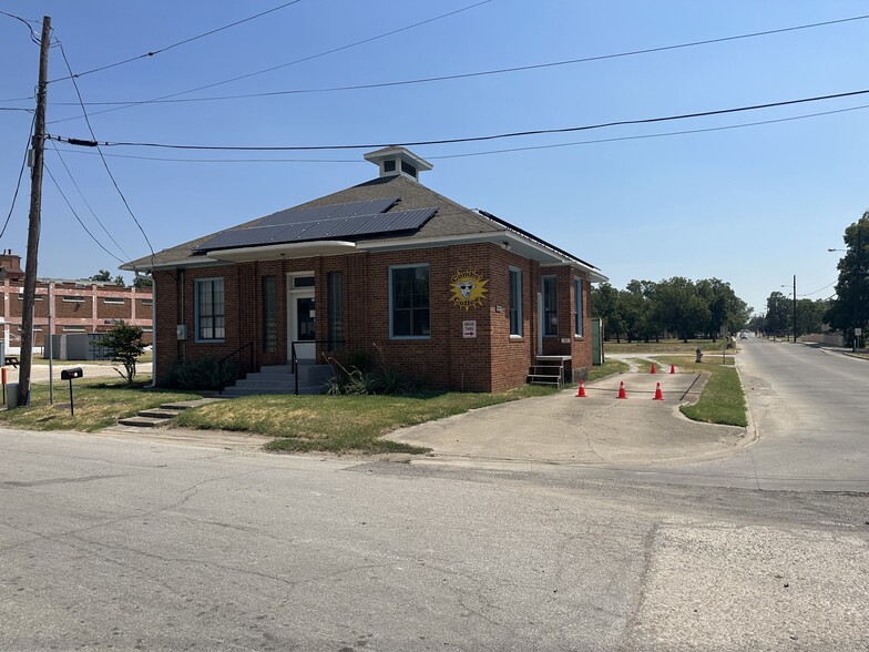 701 E Broadway St, Gainesville, TX for sale - Building Photo - Image 1 of 1