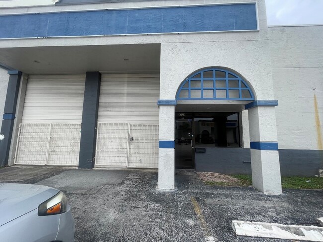 More details for 4724 NW 165th St, Miami Lakes, FL - Industrial for Rent