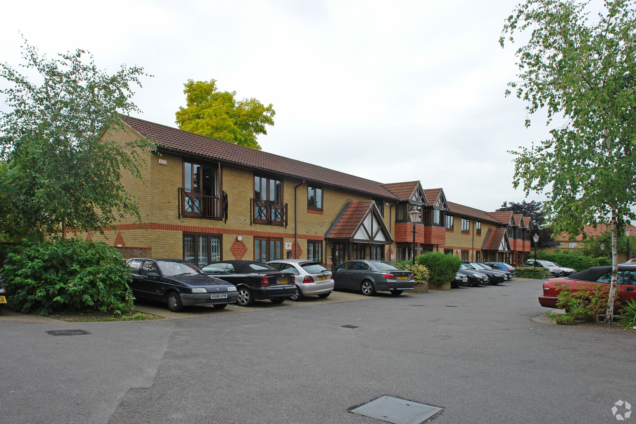 221 High St, Hampton to rent Primary Photo- Image 1 of 2