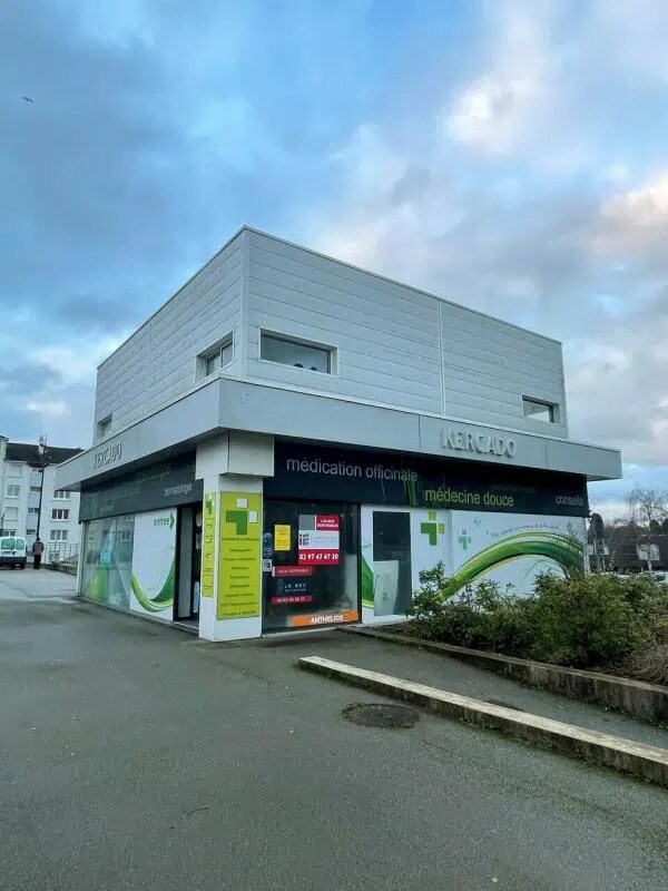 Retail in Vannes for sale Building Photo- Image 1 of 3