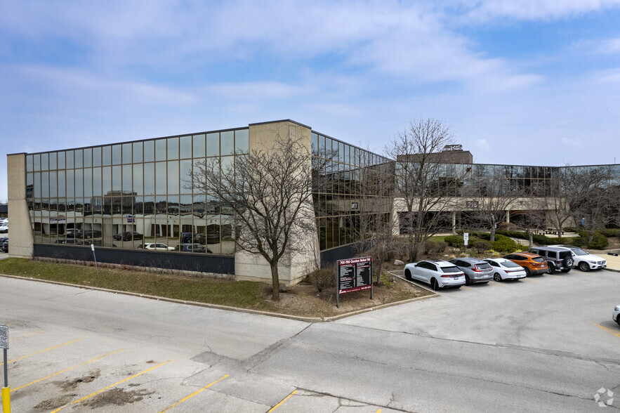 716 Gordon Baker Rd, Toronto, ON for sale - Primary Photo - Image 1 of 1