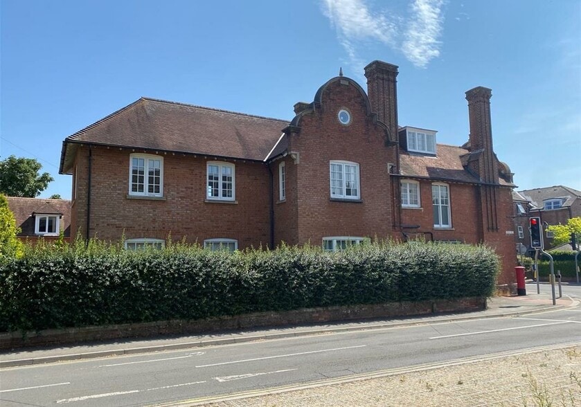 Salisbury Rd, Blandford Forum to rent - Primary Photo - Image 1 of 10
