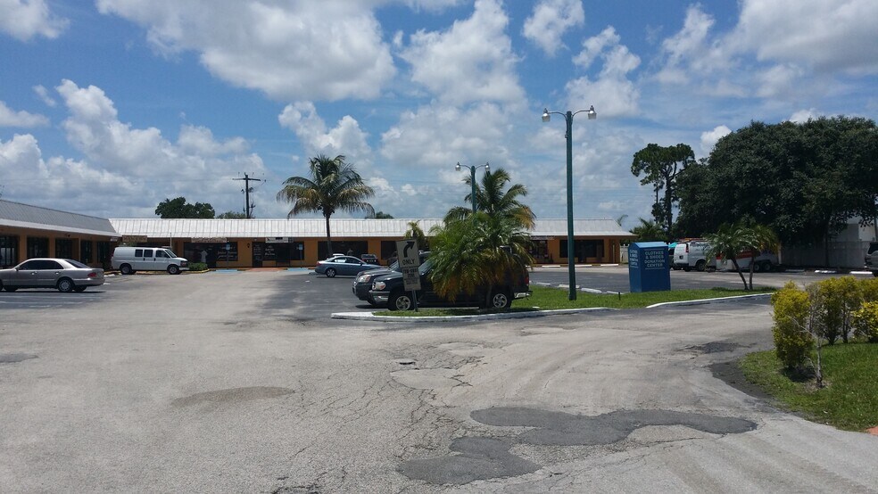 8027 S Federal Hwy, Port Saint Lucie, FL for rent - Building Photo - Image 2 of 2