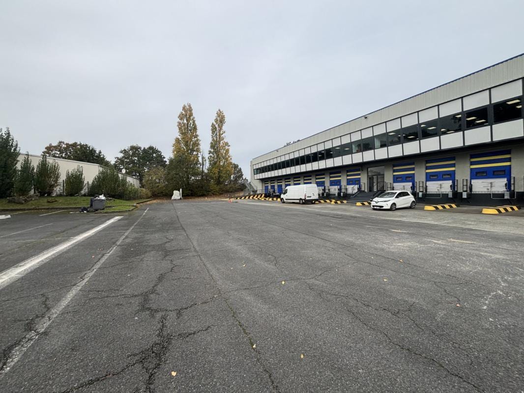 Industrial in Saint-Witz to rent Building Photo- Image 1 of 17